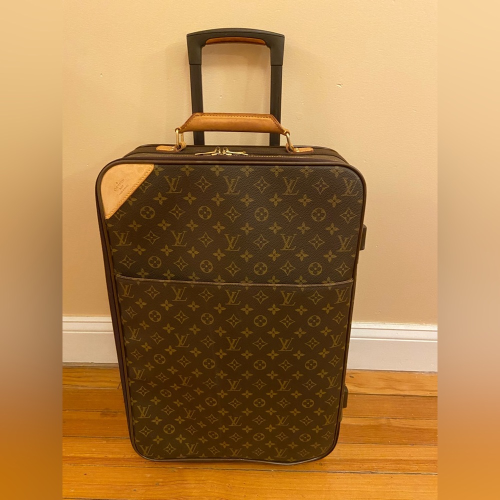 Authentic Louis Vuitton pegase 55 carry in suitcase monogram